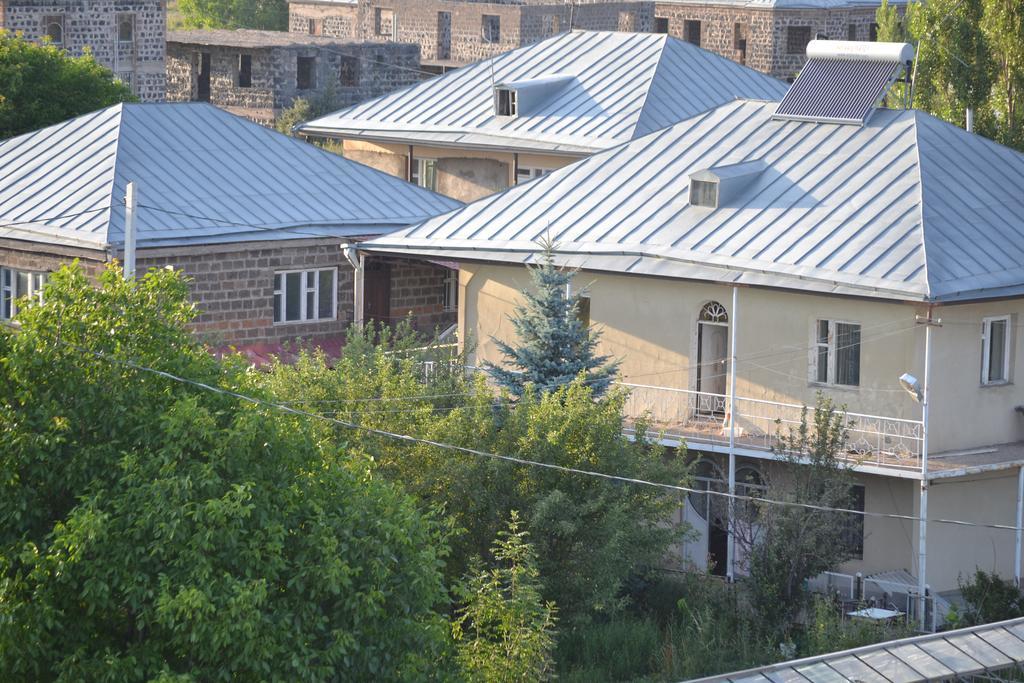 Serik & Geora Guesthouse Sevan Exterior photo